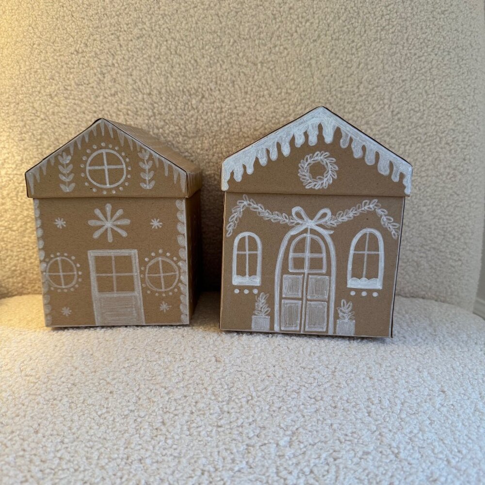Set of 2 Gingerbread Houses